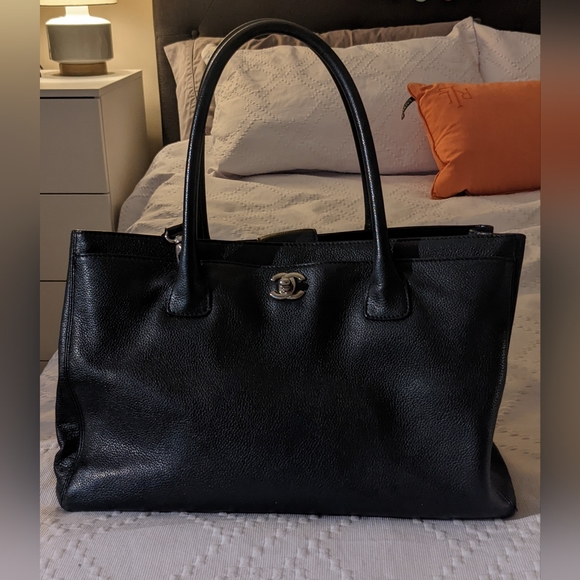 Chanel Executive Cerf Tote - Picture 10 of 16